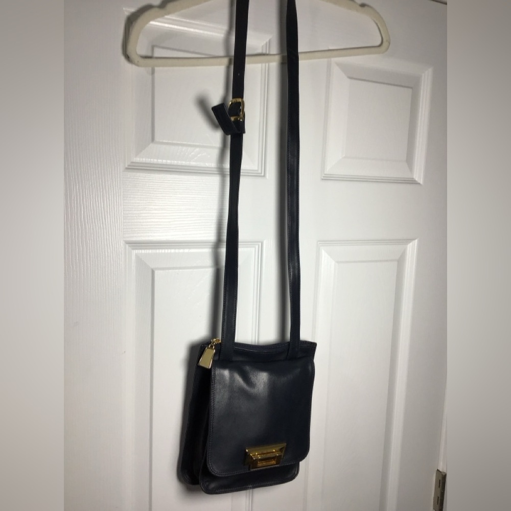 Carla Marchi Elegant Navy Crossbody Bag Italy
Genuine Leather
